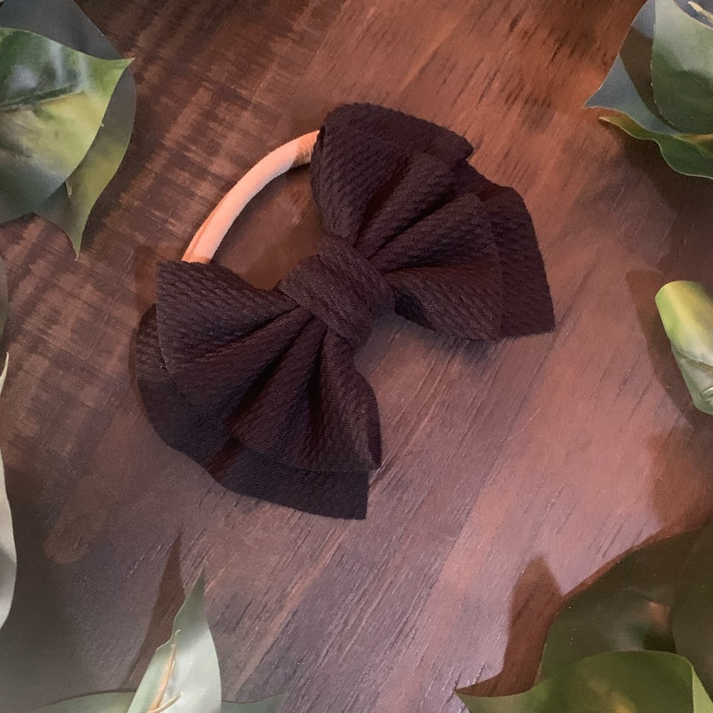 Big bow nylon headband.